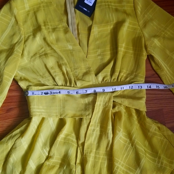 FASHION NOVA yellow/green bell sleeve romper - Picture 4 of 8
